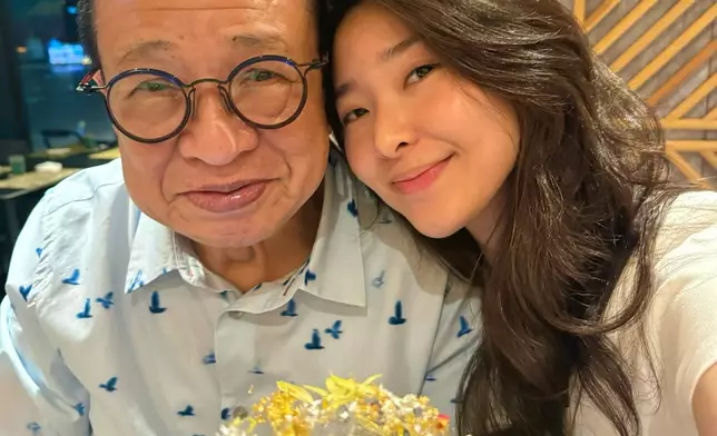 許惠菁坦言難以接受爸爸的突然離去，但會努力重新站起來。