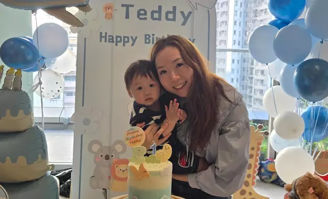 佢囝囝好可愛。