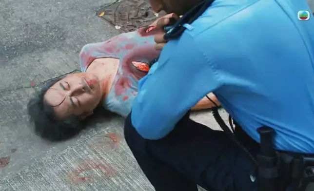 魯文傑今集一嚟就成身血登場，都好震撼吓！