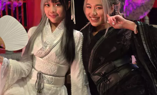 黑白無常黃瀅仴（左）、湯之欣（右）。