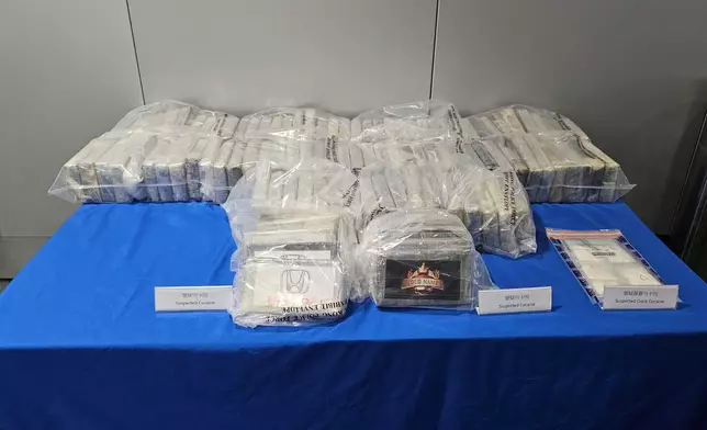 警方拘2人，涉販運危險藥物。