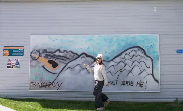 尋找偶像陳奕迅的壁畫。