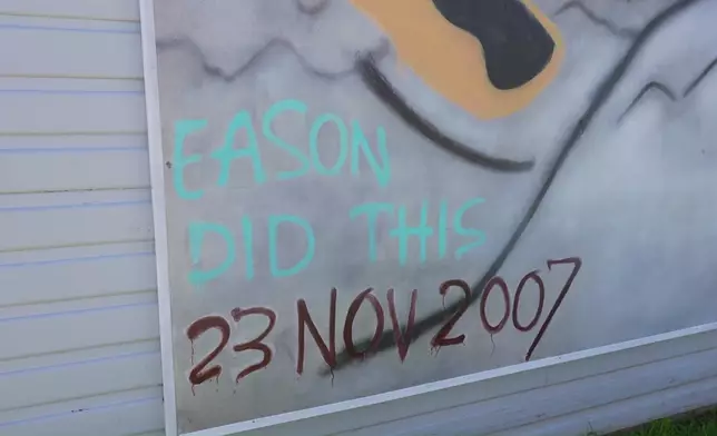 尋找偶像陳奕迅的壁畫。