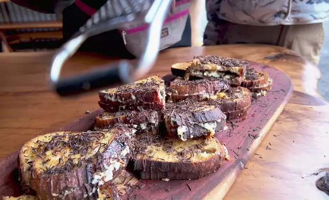 之後即刨松露。