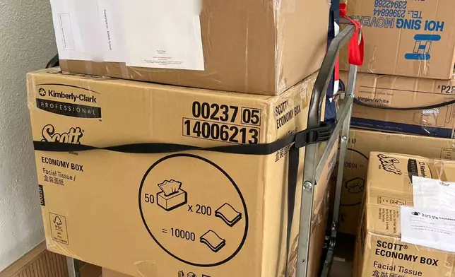 派發予受影響學校的文具由啟歷學校(九龍灣)的學生籌募及捐出