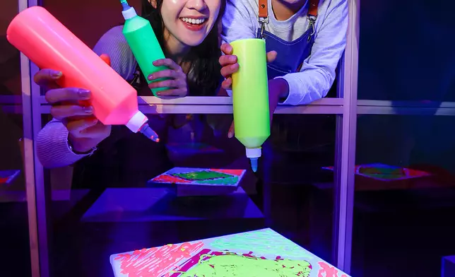  螢光旋轉畫藝工房 