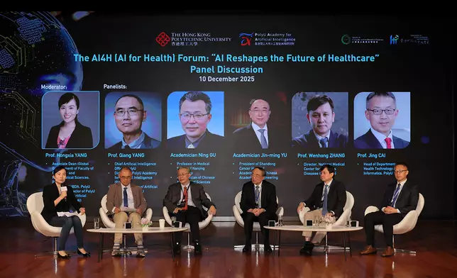 楊強教授和理大醫療科技及資訊學系系主任蔡璟教授分別主持的「2025年國際 AI 論壇」及「智能腫瘤學論壇」