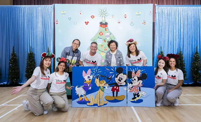 迪士尼義工隊亦向學校送贈由義工合力繪製的迪士尼壁畫予學校。香港迪士尼樂園度假區親善大使分享，能與小朋友們共度這段充滿魔法與愛的時光，並看到他們臉上的真摯笑容，是團隊最大的喜悅。