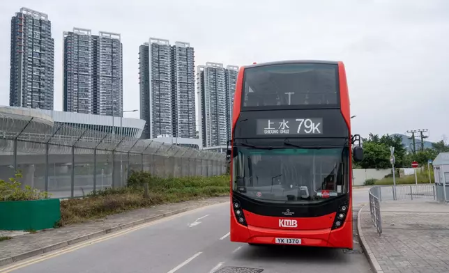 往返落馬洲站（福田口岸）的路線B1 將視乎客量加密班次，最繁忙時段可達每3-5分鐘一班，並設有往返元朗的特別班次；往返香園圍口岸的路線B9及B9A最頻密時段可達10分鐘一班，並設有特快班次，由屯門直達香園圍口岸，而路線79K 亦設有特快班次往返香園圍口岸，應付需求。