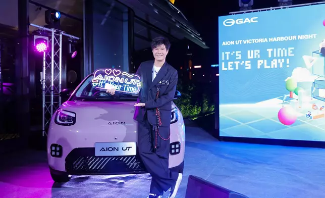 人氣歌手張與辰先生與 AION UT 合照。