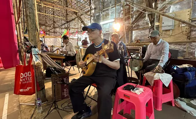 劇團大多數成員們的年紀都已過六、七旬，但仍堅守自身熱愛的木偶戲行業，巴士的報記者攝