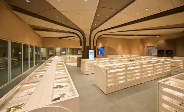 衞生署啓用政府中藥檢測中心永久大樓　中藥標本館和藥用植物園明天起供團體免費預約參觀 政府新聞處圖片