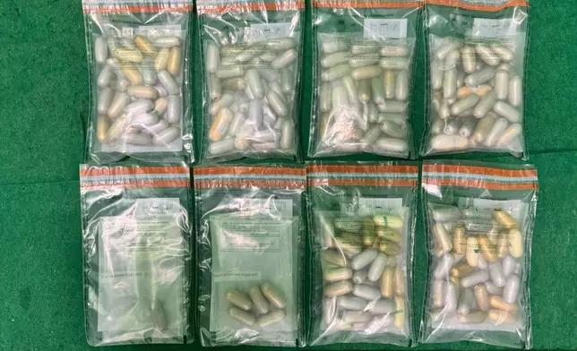 香港海關於機場檢獲約值350萬元懷疑可卡因。政府新聞處圖片