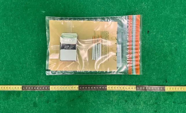 案中檢獲的五支未完稅香煙。。政府新聞處圖片