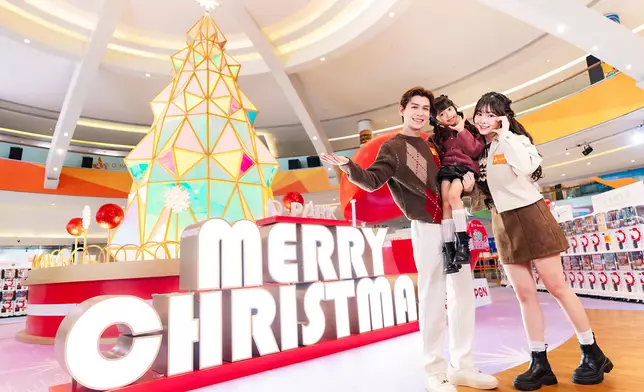 8米高幻彩聖誕樹 回收廢棄扭蛋殼 結合玩樂體驗與環保理念