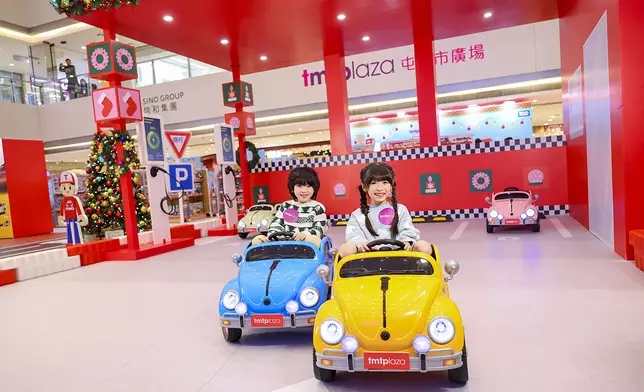 小車手參加「車手挑戰站」展現駕駛本領