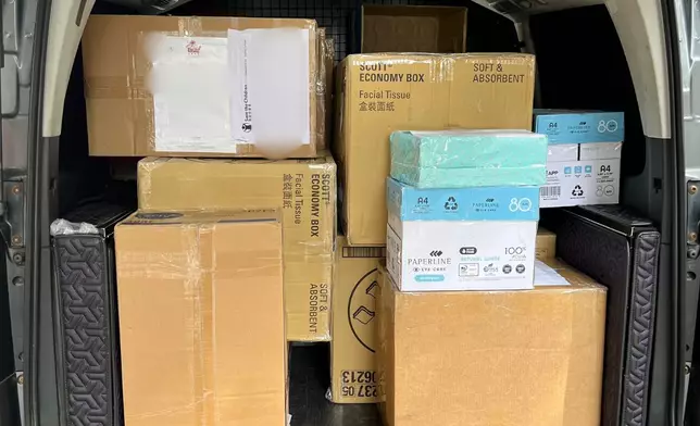 派發予受影響學校的文具由啟歷學校(九龍灣)的學生籌募及捐出