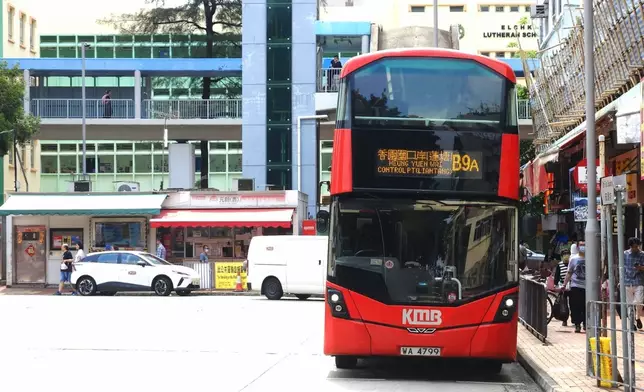 往返落馬洲站（福田口岸）的路線B1 將視乎客量加密班次，最繁忙時段可達每3-5分鐘一班，並設有往返元朗的特別班次；往返香園圍口岸的路線B9及B9A最頻密時段可達10分鐘一班，並設有特快班次，由屯門直達香園圍口岸，而路線79K 亦設有特快班次往返香園圍口岸，應付需求。