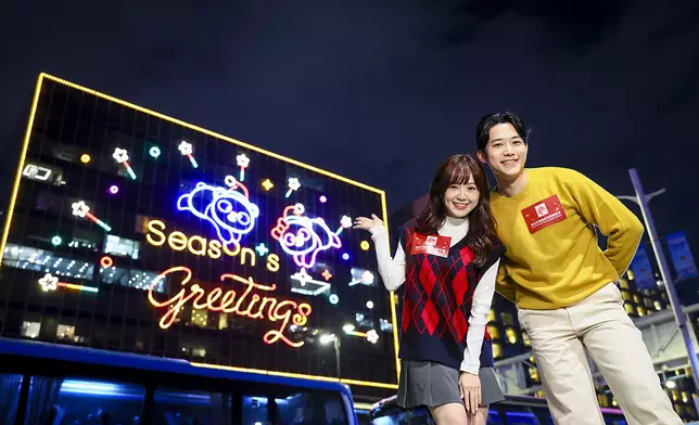 永安廣場以可愛的熊貓圖案點綴，伴以「Season’s Greetings」溫馨問候