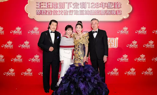 明星嘉賓黃錦燊（左）、趙雅芝（左二）、Agassi王玉環（右二）和 秦毅（右）合照