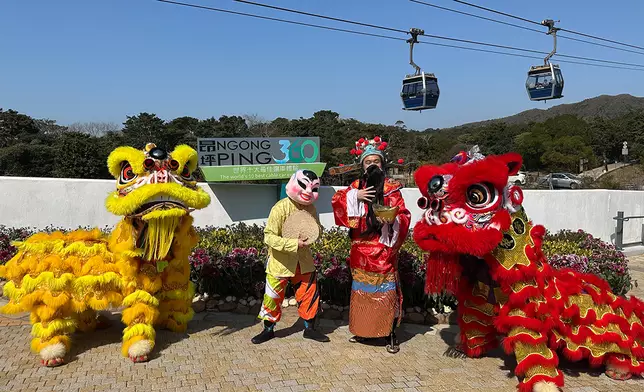 醒獅表演喜迎新春 財神駕臨迎新歲