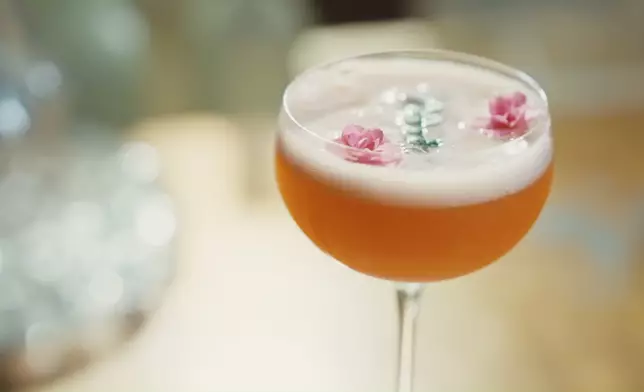 估唔到雞尾酒都可以咁多花臣，搞到啲姐姐們如癡如醉。