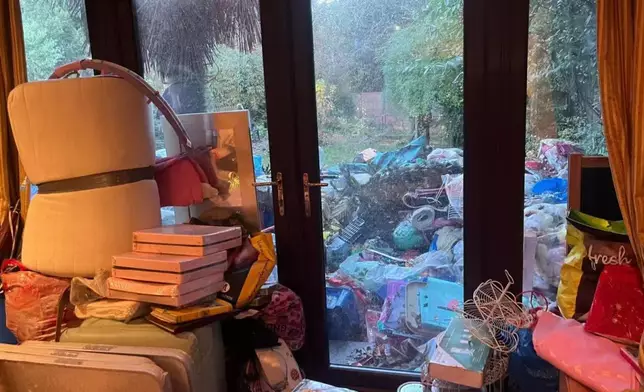 婦人遭租客拖欠租金4萬英鎊，1年後收回單位時驚見滿屋垃圾崩潰。X平台圖片