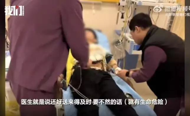 工人疑違規操作導致上半身被捲入40米機器，獲同事即時停機救人保住一命。影片截圖