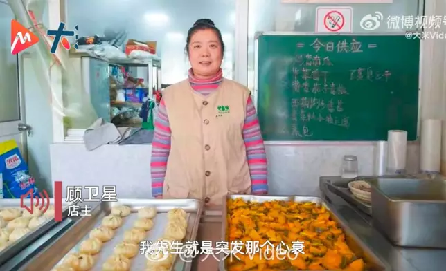 婦人醫院旁開免費素食餐廳4年送出逾6萬份熱飯。影片截圖