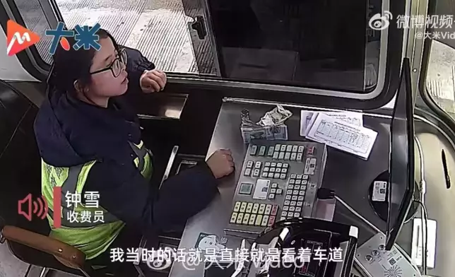 貨車輪胎起火司機渾然不覺，收費站班長30秒撲滅免釀大禍。影片截圖