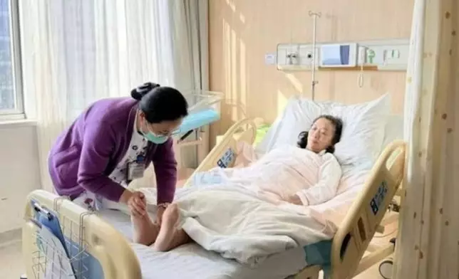 蘇州59歲婦誕4斤4兩男嬰刷新當地孕婦生產年齡紀錄。影片截圖