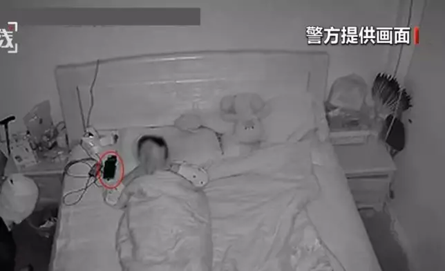 女屋主凌晨遇賊人潛入睡房行竊冷靜裝睡保命。影片截圖