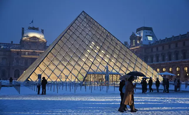 法國巴黎羅浮宮積雪。christophe.delattre Threads 圖片