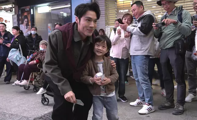 落區拉票嘅仲有丁子朗、戴祖儀同黃宗澤，黃宗澤嘅拉票現場好熱鬧呀。