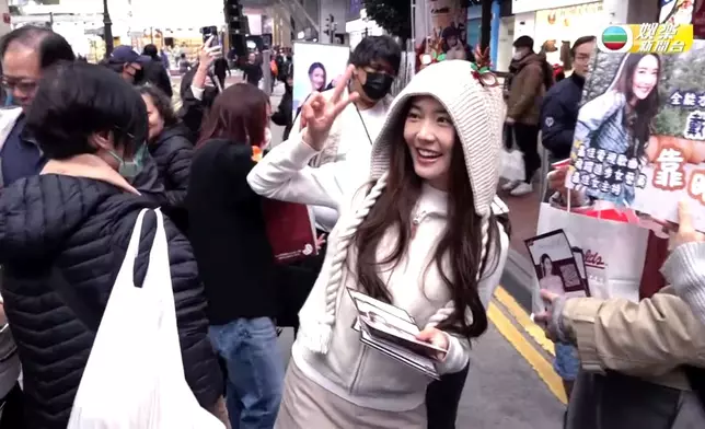 落區拉票嘅仲有丁子朗、戴祖儀同黃宗澤，黃宗澤嘅拉票現場好熱鬧呀。