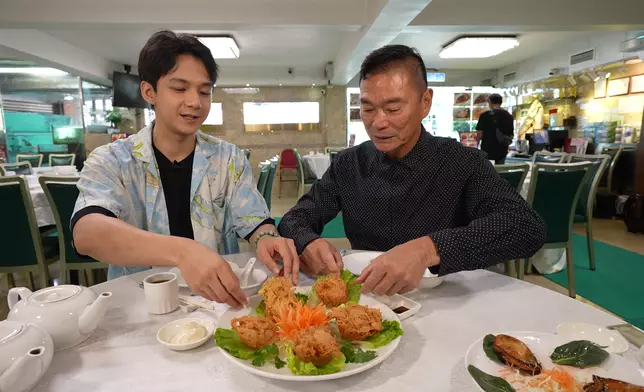 鄧達智帶Arthur到流浮山搵食。