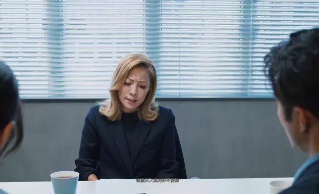 知道老公背住自己偷食，由咬牙切齒到潸然淚下，情緒變化得好自然。