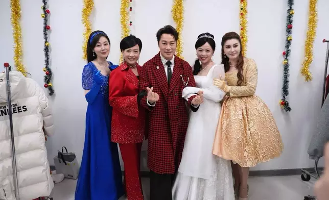 萬綺雯、商天娥、譚耀文、鄧萃雯、蔡曉儀