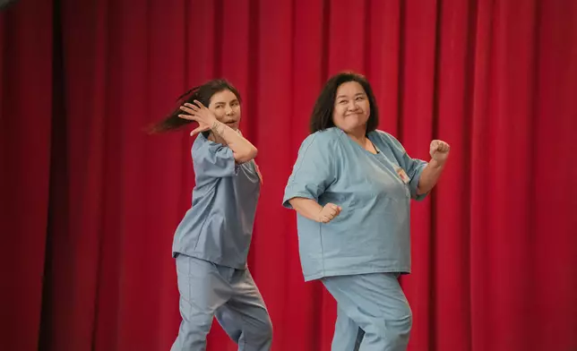 鍾欣凌又跳又唱超認真！