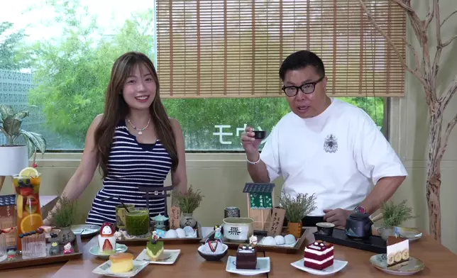 波波與Roger歎茶不忘打卡。