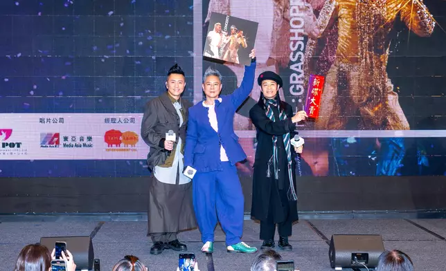 草蜢日前現身「港鐵商場圍方 X 草蜢 RE:GRASSHOPPER Concert 藍光碟發佈會」。