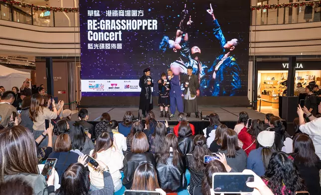 草蜢一出場就連聲恭喜小儀。