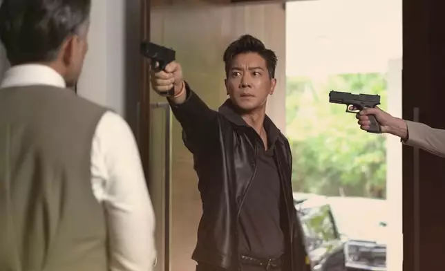 飾演江湖人物的黎諾懿，在劇中有不少槍戰。