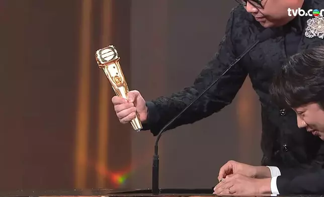 《萬千星輝頒獎典禮2025》「三大片王」第二名「得獎宣言＋扑爛獎爆笑一刻」。