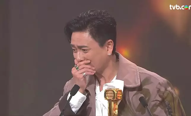 《萬千星輝頒獎典禮2025》「三大圖文王」第一名黃宗澤「入行27年終升呢雙料視帝」。