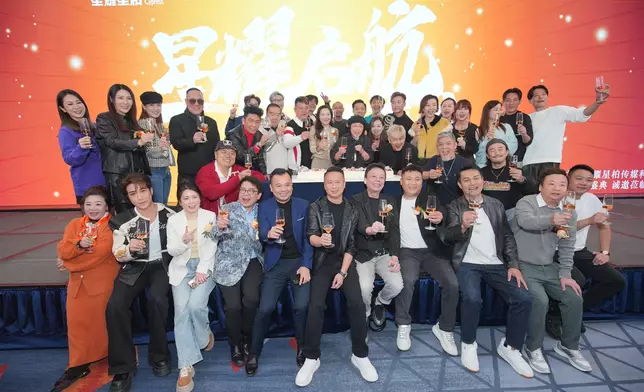 一眾圈中好友出席支持。