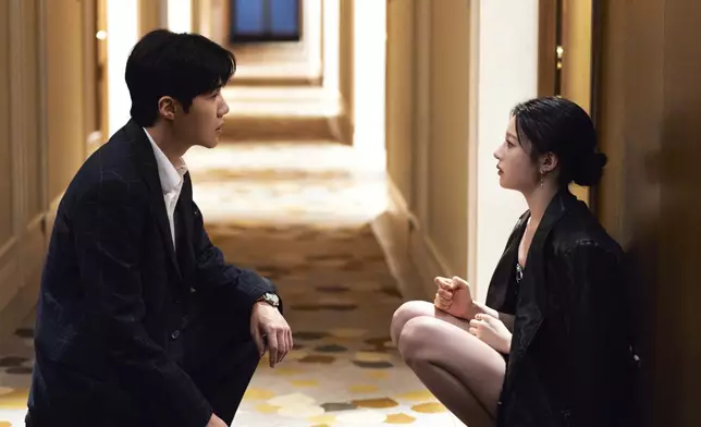 金宣虎在劇中飾演高允貞的翻譯。Netflix官方圖片