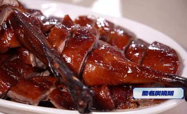 燒鵝及叉燒仍保留炭燒特色。