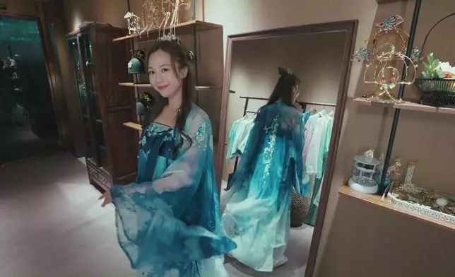 兩位姐姐似乎好適應「宋朝」嘅生活。