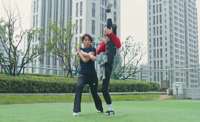 劉曉昆呢吓「大腳趷起」嚇到林凱恩呆咗。